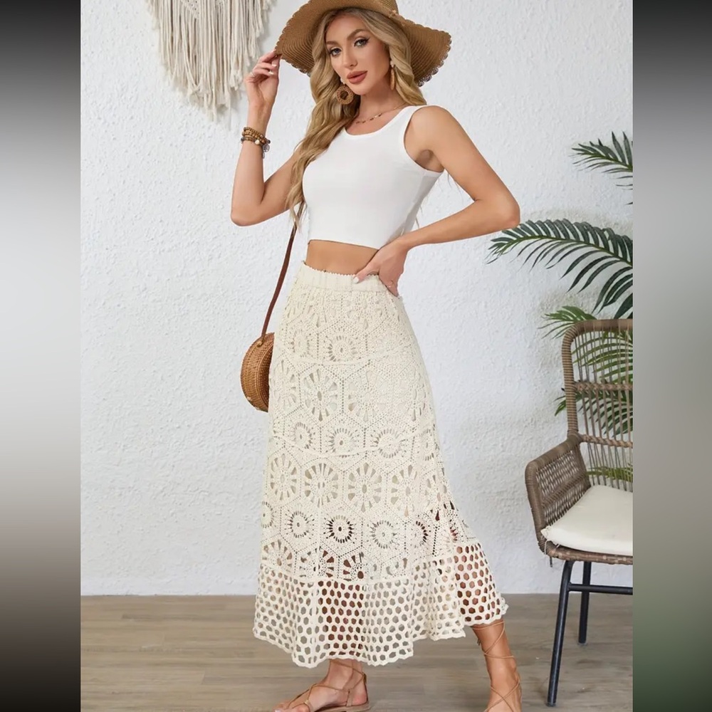 Crochet floral skirt cream Elegant Cream Crochet Skirt